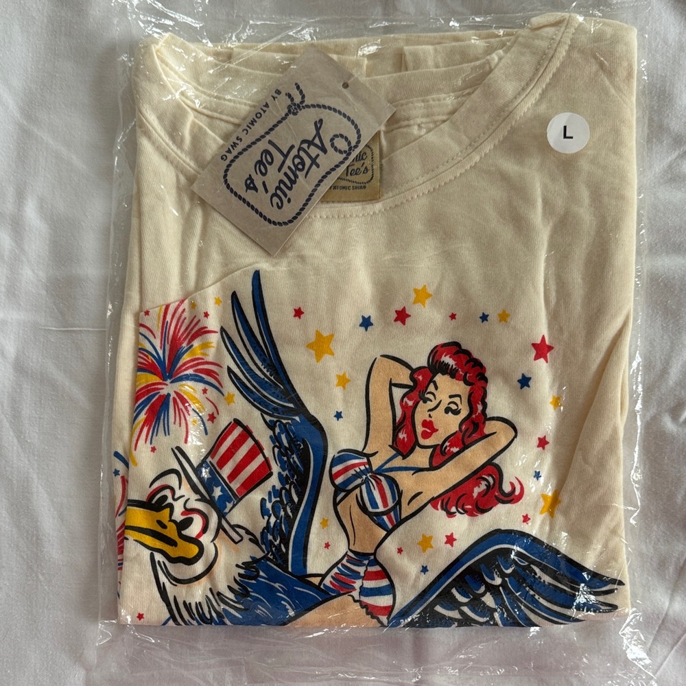 Atomic Tee’s by Atomic Swag Vintage Style Cream Graphic Tee size L